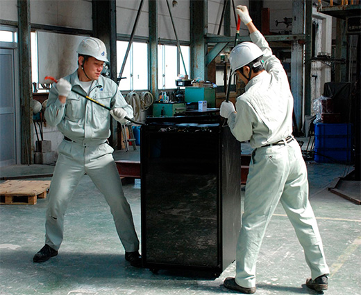 CSGシリーズ 3マルチロックYET式 | 大型耐火金庫 | 製品情報