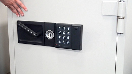 CSシリーズ 100万変換ダイヤル式 | 大型耐火金庫 | 製品情報